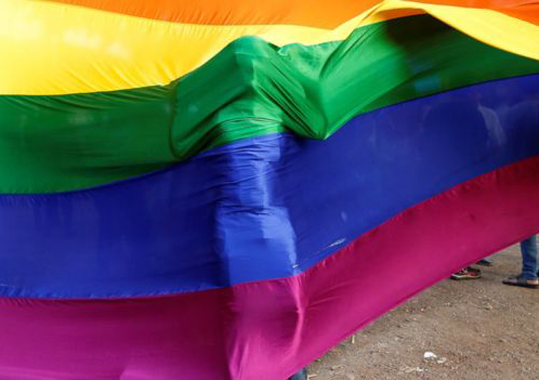 Bandeira foi hasteada ao redor mundo em homenagem �s v�tima de Orlando