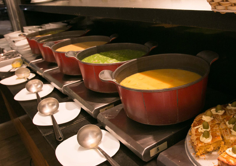 Na Bella Paulista, s�o 5 op��es de cremes e sopas todos os dias.