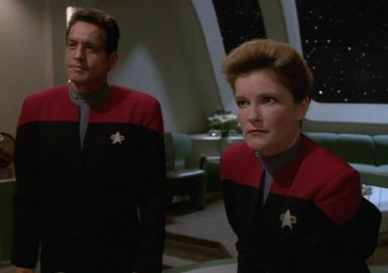 Robert Beltran e Kate Mulgrew, at hoje nica protagonista mulher de 'Star Trek', em 'Voyager'