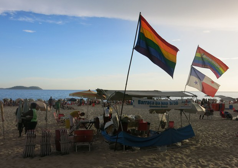 Na altura da Rua Farme de Amoedo, praia fica lotada at� mesmo em dias de semana