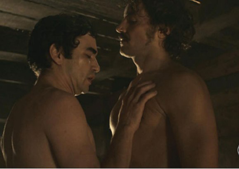Pela primeira vez, TV aberta brasileira exibiu uma cena de sexo gay. Foi na novela 'Liberdade Liberdade