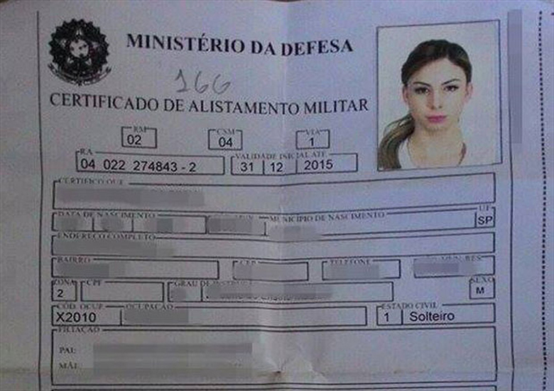 Marianna Lively teve sua ficha de alistamento no Exrcito Brasileiro divulgada na internet.