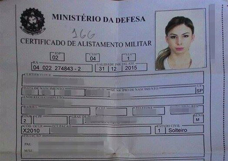 Marianna Lively teve sua ficha de alistamento no Ex�rcito Brasileiro divulgada na internet.
