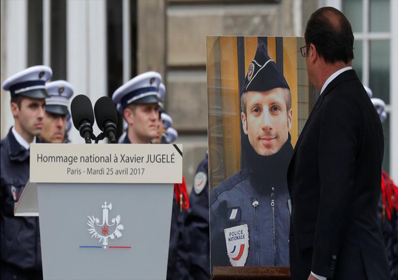 O presidente francs, Franois Hollande, durante cerimnia em homenagem a Xavier Jugel, policial francs morto em atentado terrorista no dia 20 de abril em Paris.