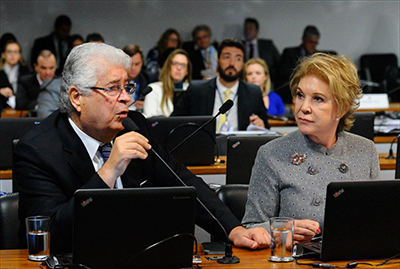 O substitutivo do senador Roberto Requio (PMDB-PR) ao projeto original da senadora Marta Suplicy (PMDB-SP) agora ir para exame do Plenrio do Senado.