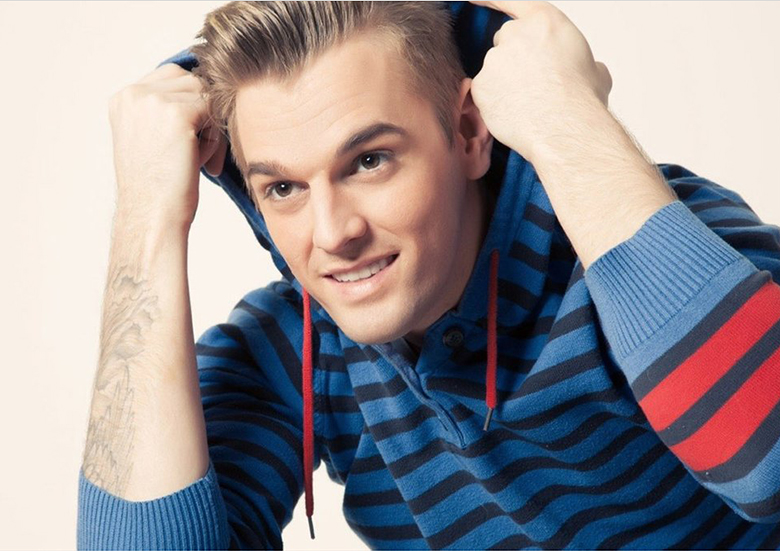O cantor Aaron Carter diz que � bissexual.