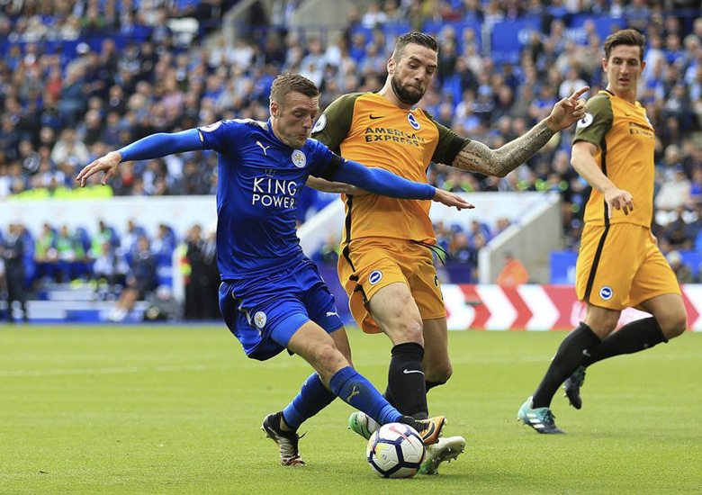 Pela 2 rodada do Campeonato Ingls 2017/18, o Leicester bateu o Brighton & Hove Albion por 2 a 0. 