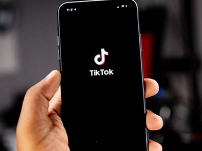 Rússia multa TikTok e Meta por propaganda LGBT