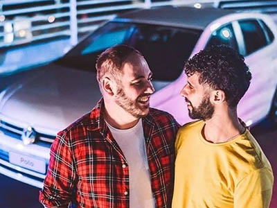Campanha da Volkswagen recebe ataques homofóbicos nas redes sociais