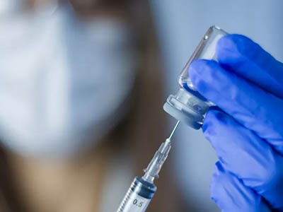 Reino Unido quer vacinar homens gays contra varíola do macaco