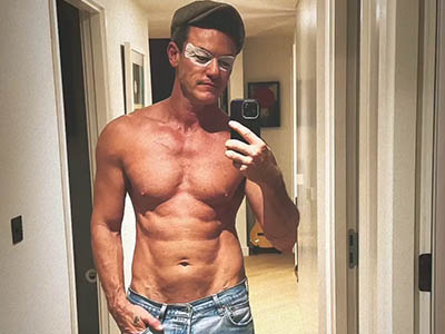 Luke Evans exibe corpo malhado nos preparativos para interpretar mordomo gay 
