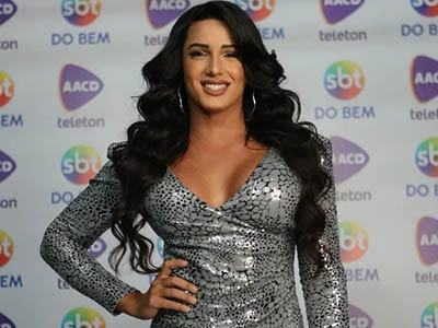 Vereadora trans ganha processo contra shopping após ser impedida de usar banheiro  