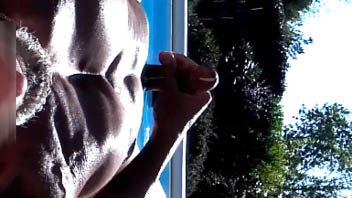 � beira da piscina