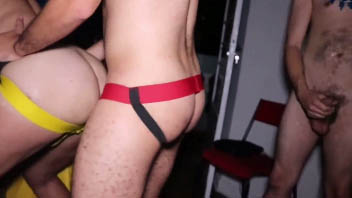 Sexo grupal no carnaval
