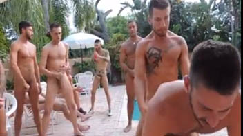 Orgia na beira da piscina